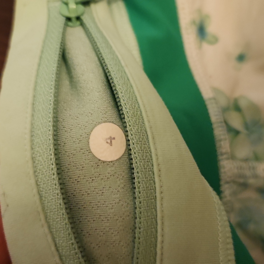 Lululemon Groovy Run Short Size 4 Frangipani Very… - image 4